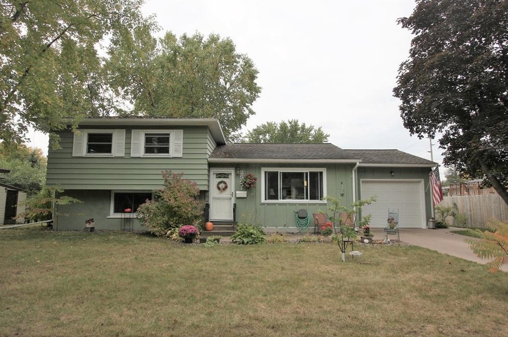 2551 Hayden Ave, Altoona, WI 54720-1330