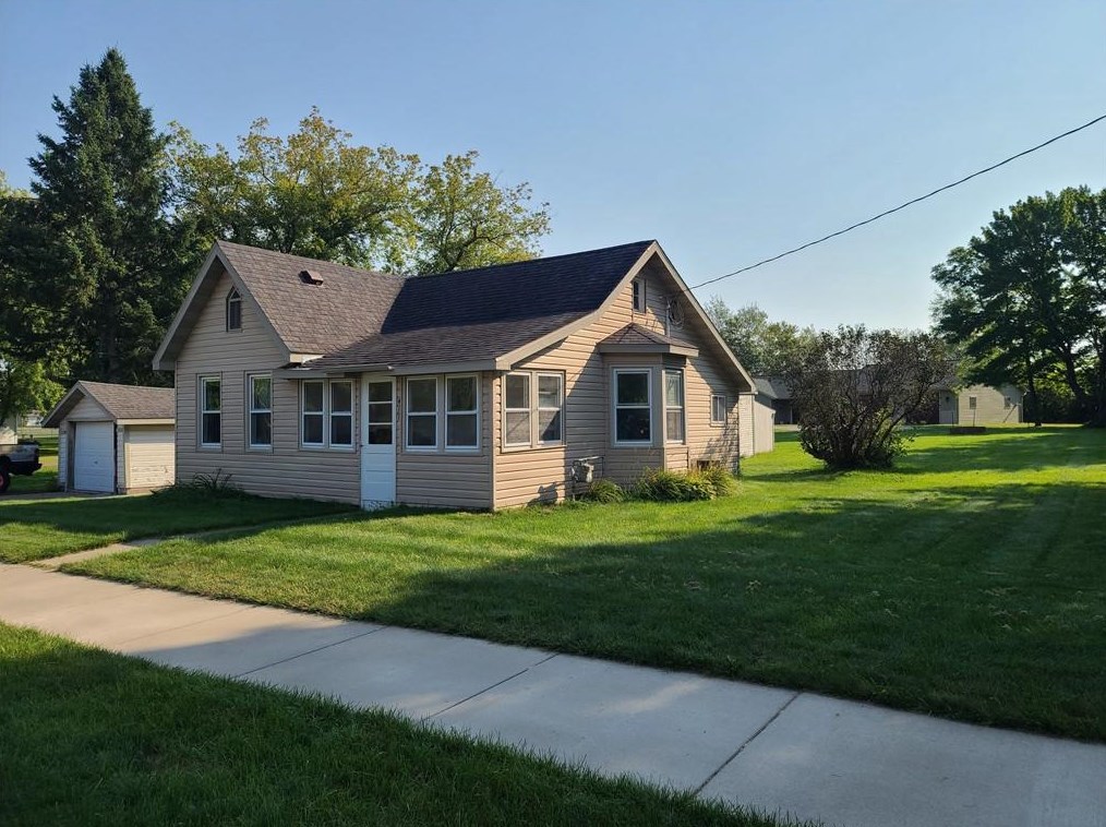 411 6th St, Cameron, WI 54822