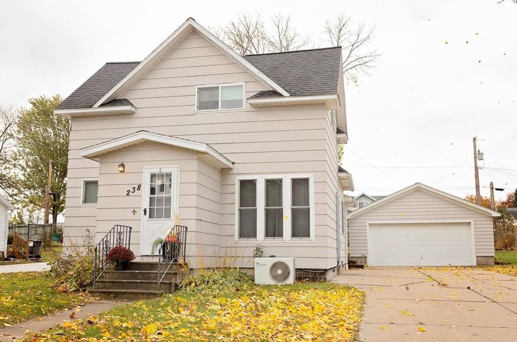 238 E Washington Ave, Brackett, WI 54742