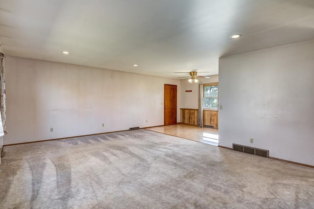 12925 7th St, Osseo, WI 54758