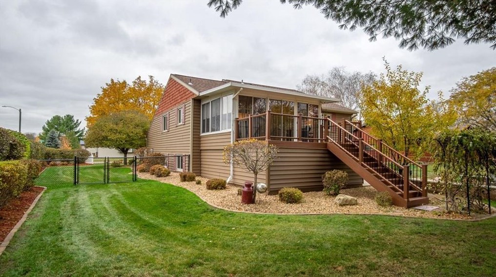 4737 Palmer Ln, Eau Claire WI  54701-7960 exterior