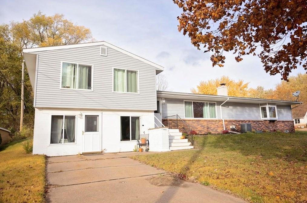3118 6th St, Eau Claire, WI 54703