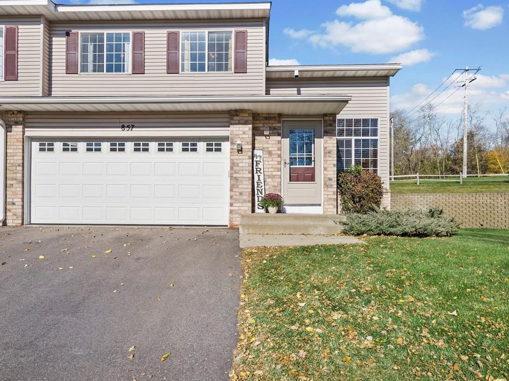 857 Summer Pines Cir, Hudson, WI 54016