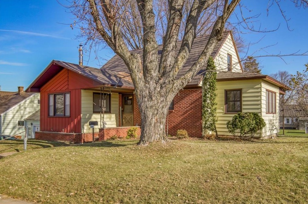 1914 Ivy St, Bloomer, WI 54724
