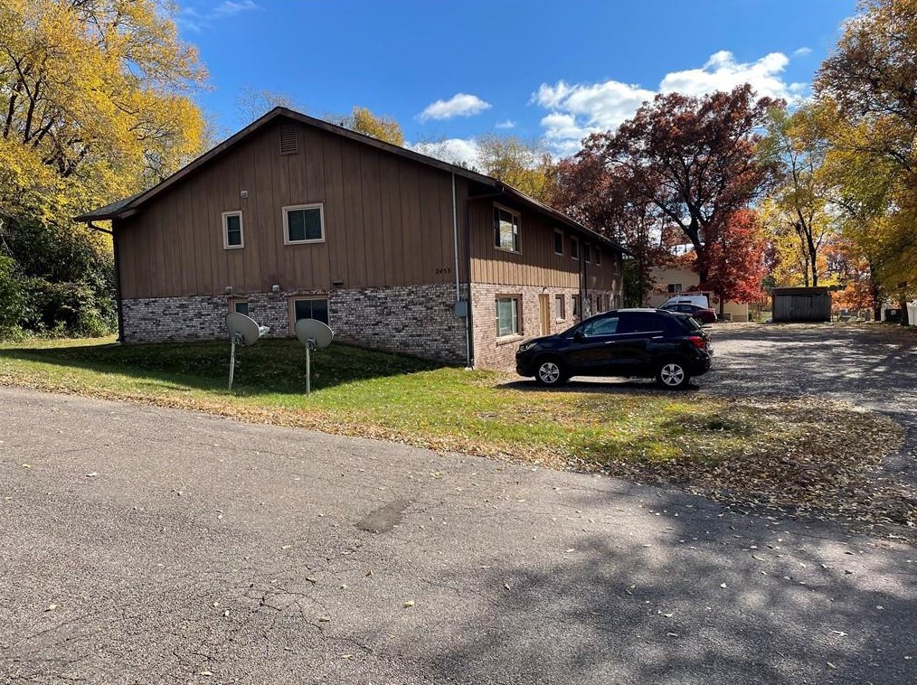 2453 Jackson St, Eau Claire, WI 54703-1744
