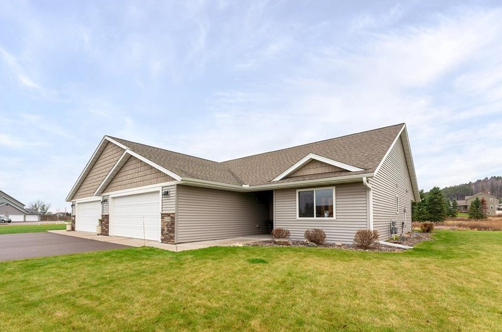 1634 Timber Trails Ct, Eau Claire, WI 54729-8035