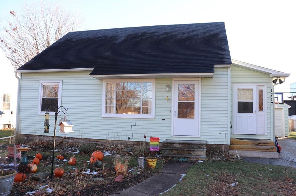 1717 Ohm Ave, Eau Claire, WI 54701-4612