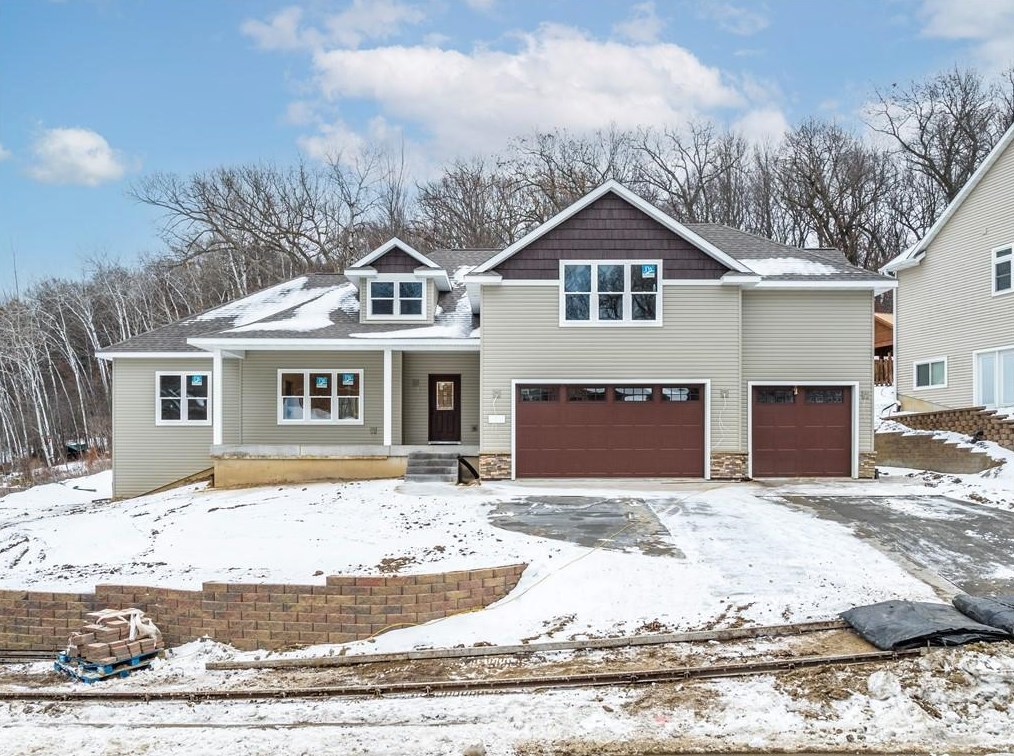 4715 Oakwood Hills Pkwy, Eau Claire, WI 54701