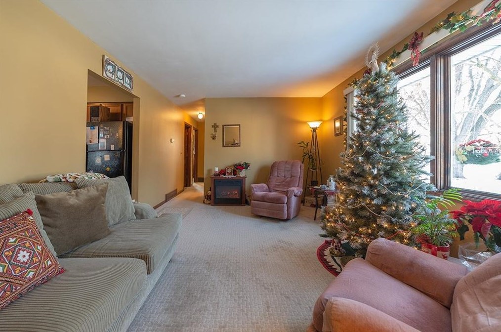 3343 Jill Ave, Eau Claire, WI 54701-7018