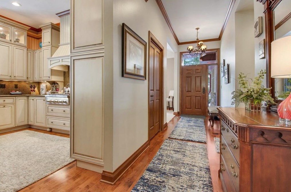 2902 Pine Lodge Rd, Eau Claire, WI 54701