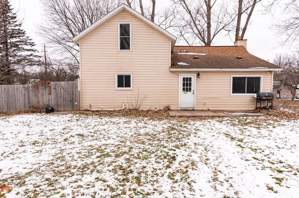 217 Railroad Ave, Brackett, WI 54742-9573