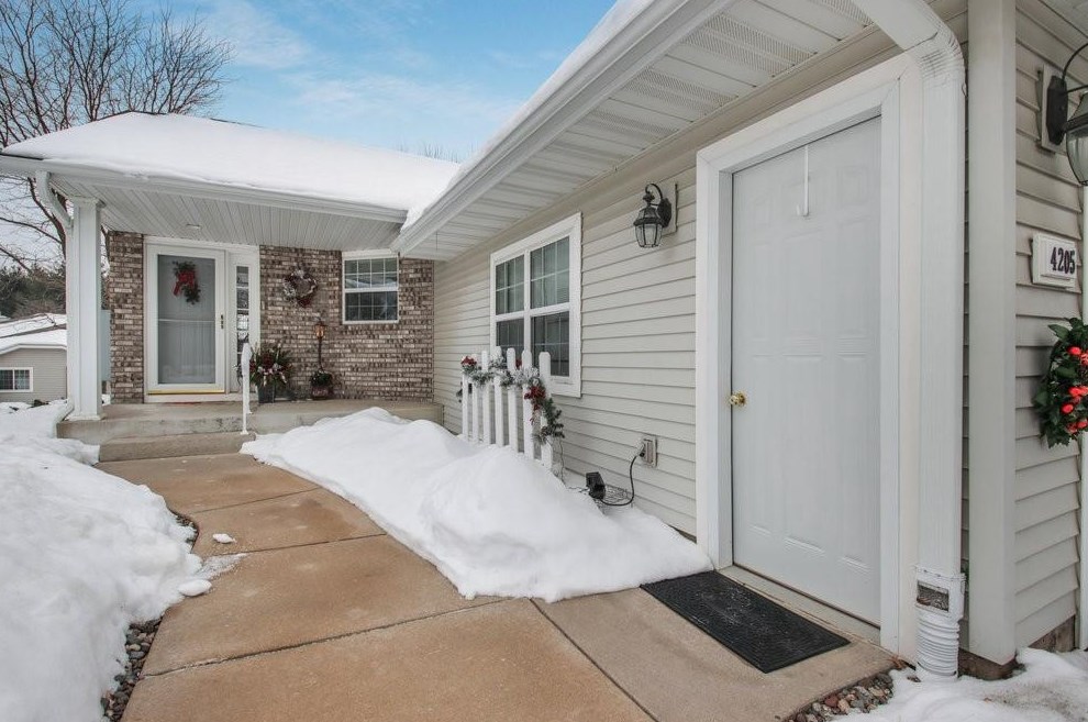 4205 Hamilton Ave, Eau Claire, WI 54701-8272