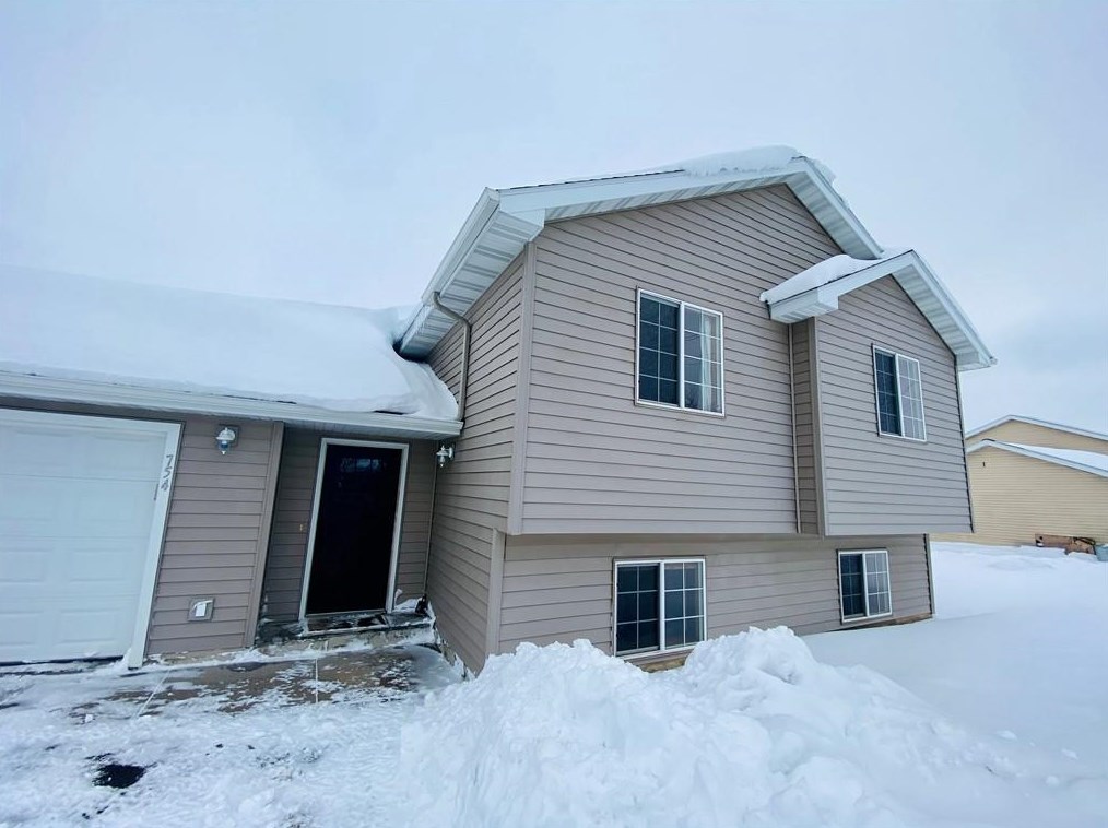 754 Mill St, Poskin, WI 54812