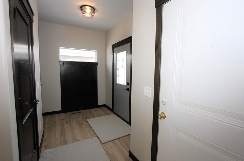 4020 John Hart Pl, Eau Claire, WI 54703