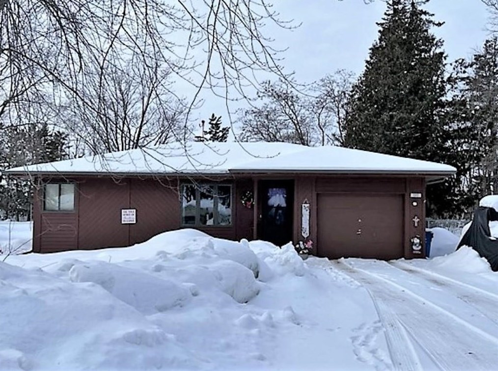 1010 Burgs Park Dr, Shell Lake, WI 54871