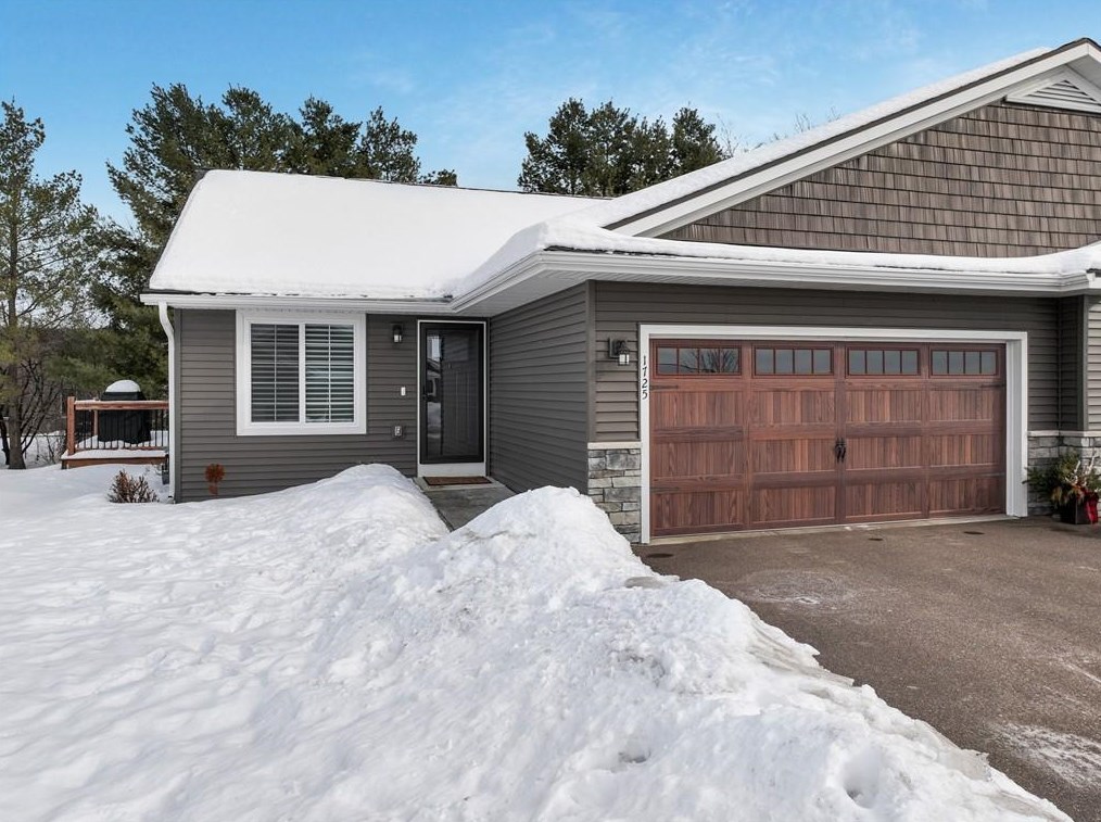 1725 Timber Trails Ct, Eau Claire, WI 54729-1101