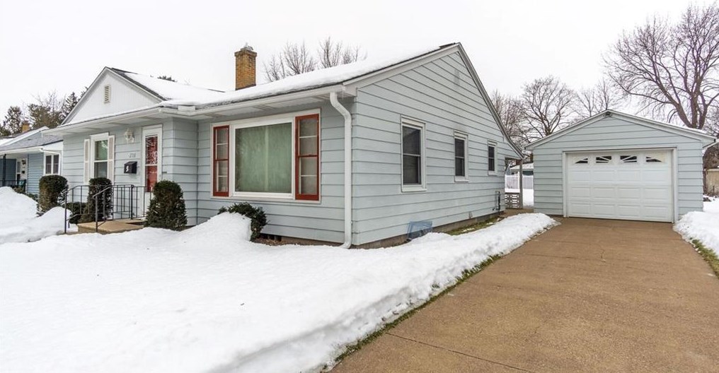 2716 Clark Pl, Eau Claire, WI 54701-6301