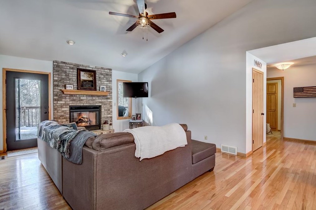 1405 Green View Dr, Eau Claire, WI 54729