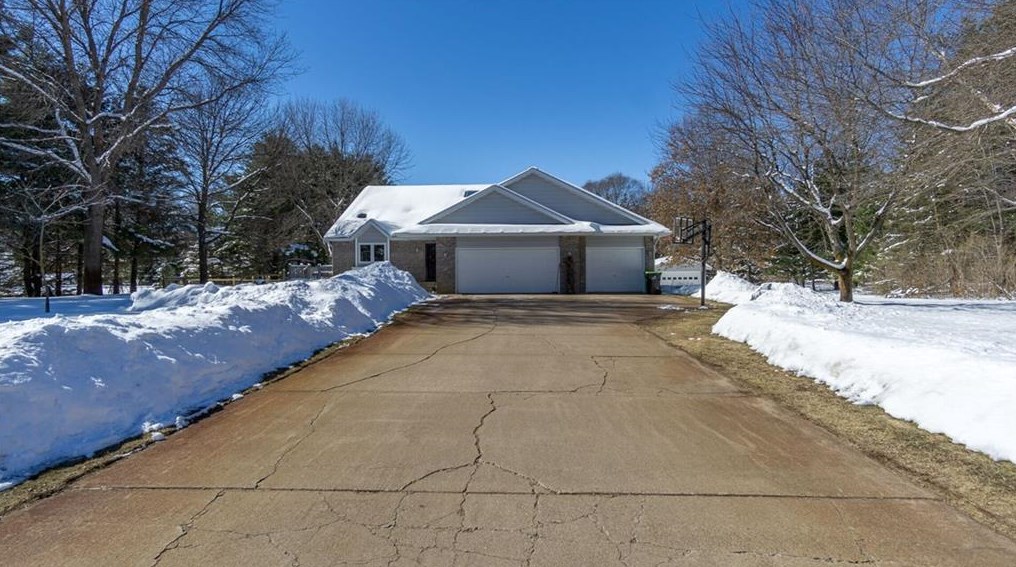 104 Canterbury Rd, Eau Claire, WI 54701