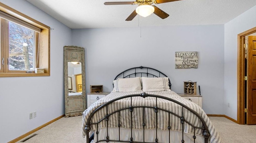 104 Canterbury Rd, Eau Claire WI  54701-7104 exterior