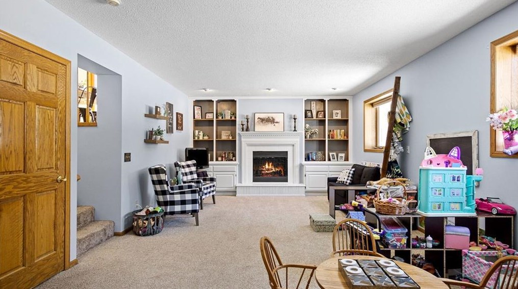 104 Canterbury Rd, Eau Claire WI  54701-7104 exterior