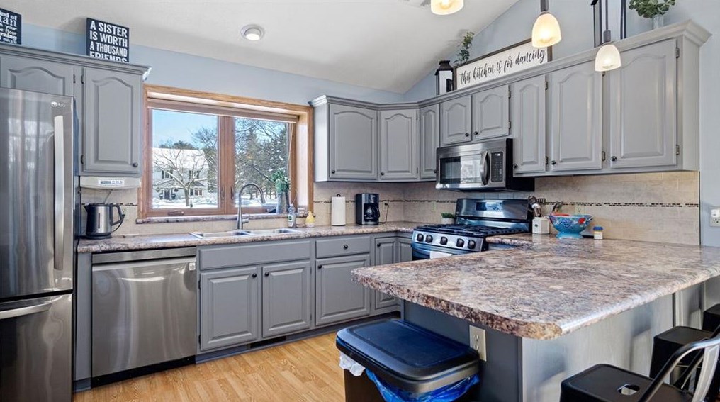 104 Canterbury Rd, Eau Claire WI  54701-7104 exterior