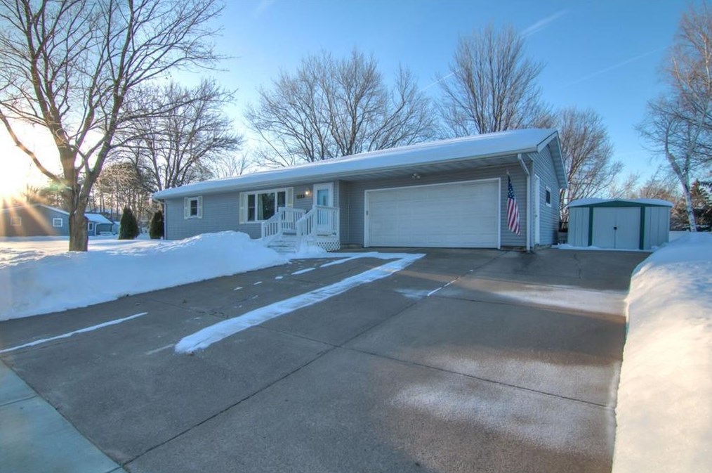 2543 Daniels Ave, Altoona, WI 54720
