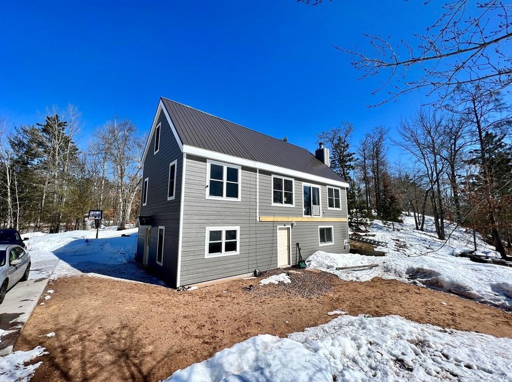 7496 E Lakewood Dr, Wascott, WI 54838