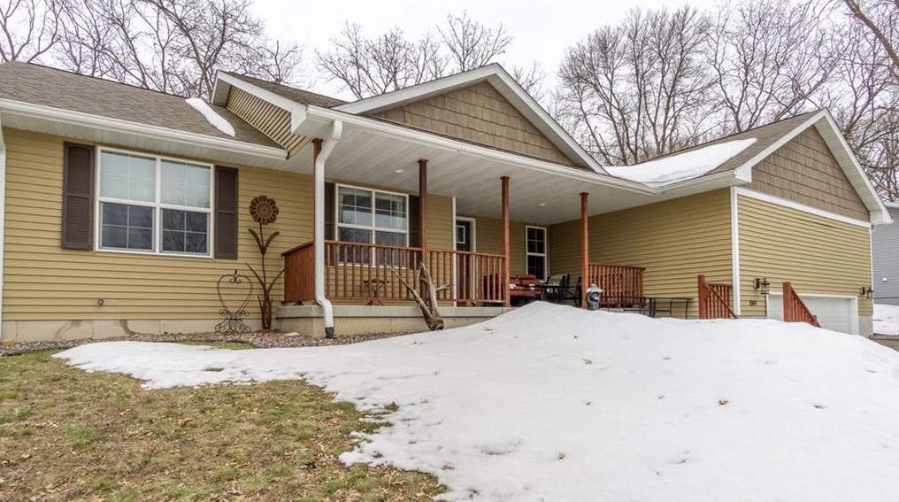 1069 5th St, Altoona, WI 54720-2065