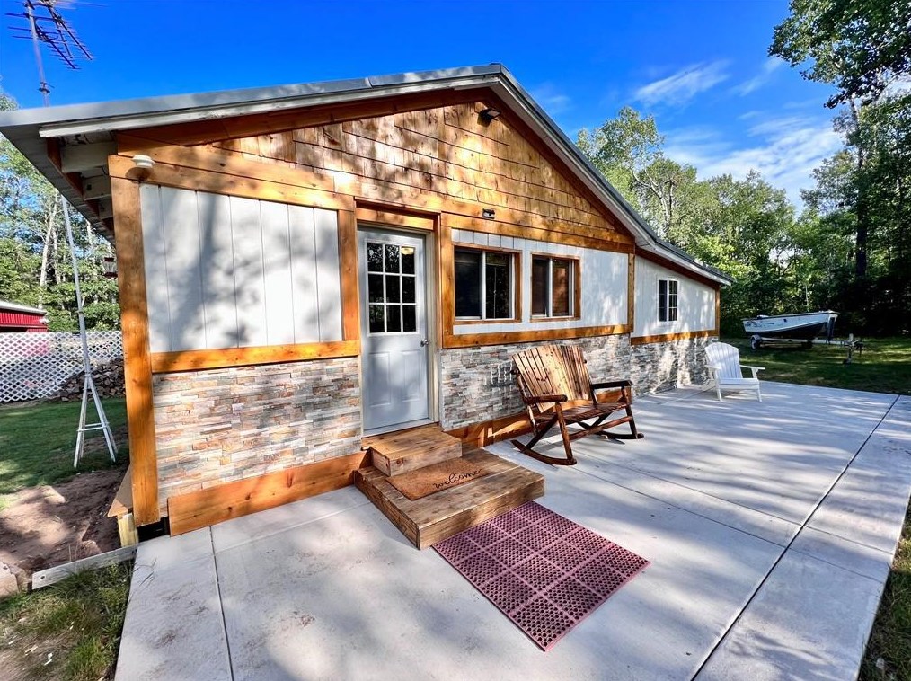 14091 S Eau Claire Acres Cir, Wascott, WI 54838