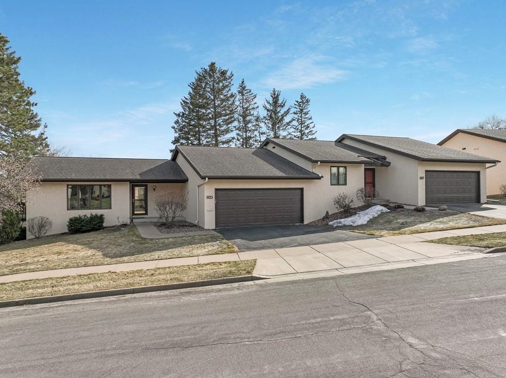 1103 Knollwood Trl, Altoona, WI 54720-2574