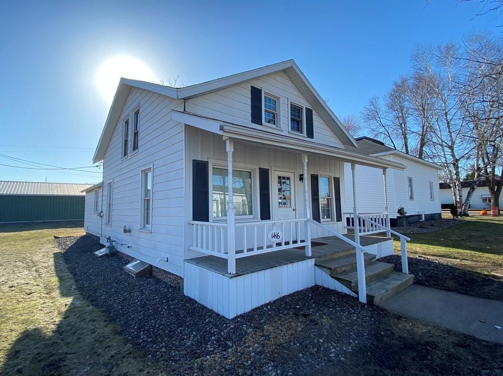 1416 Larson St, Bloomer, WI 54724