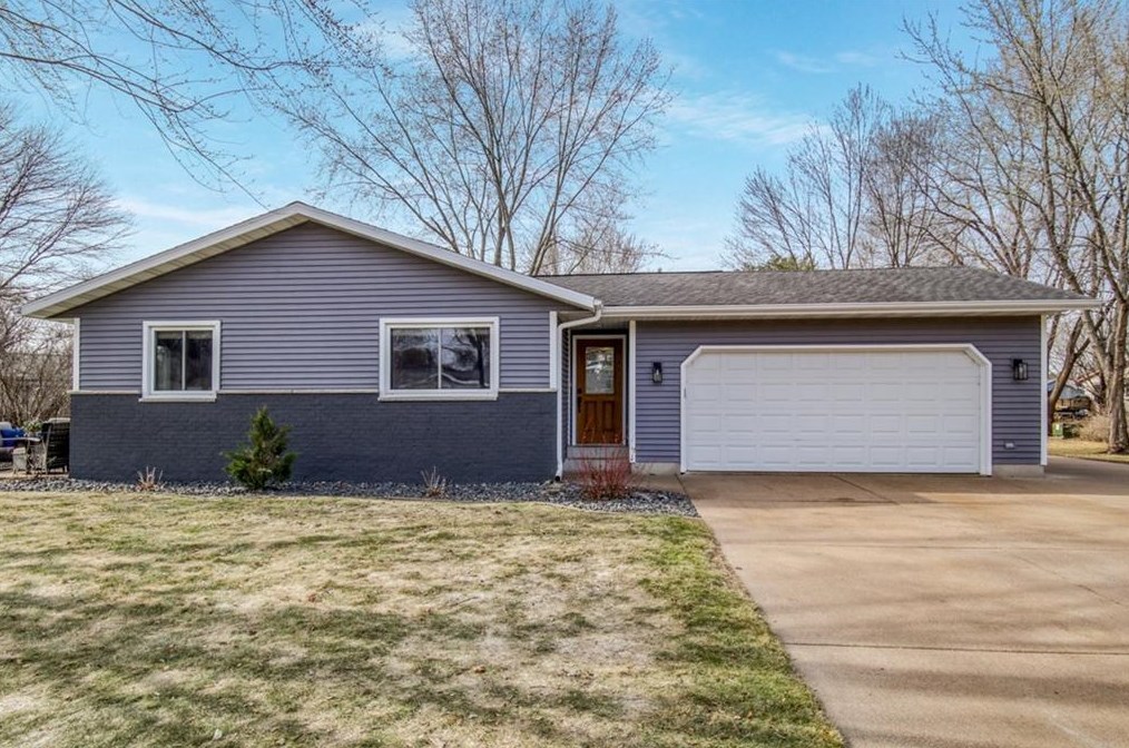 1025 Wayne Pl, Eau Claire, WI 54701