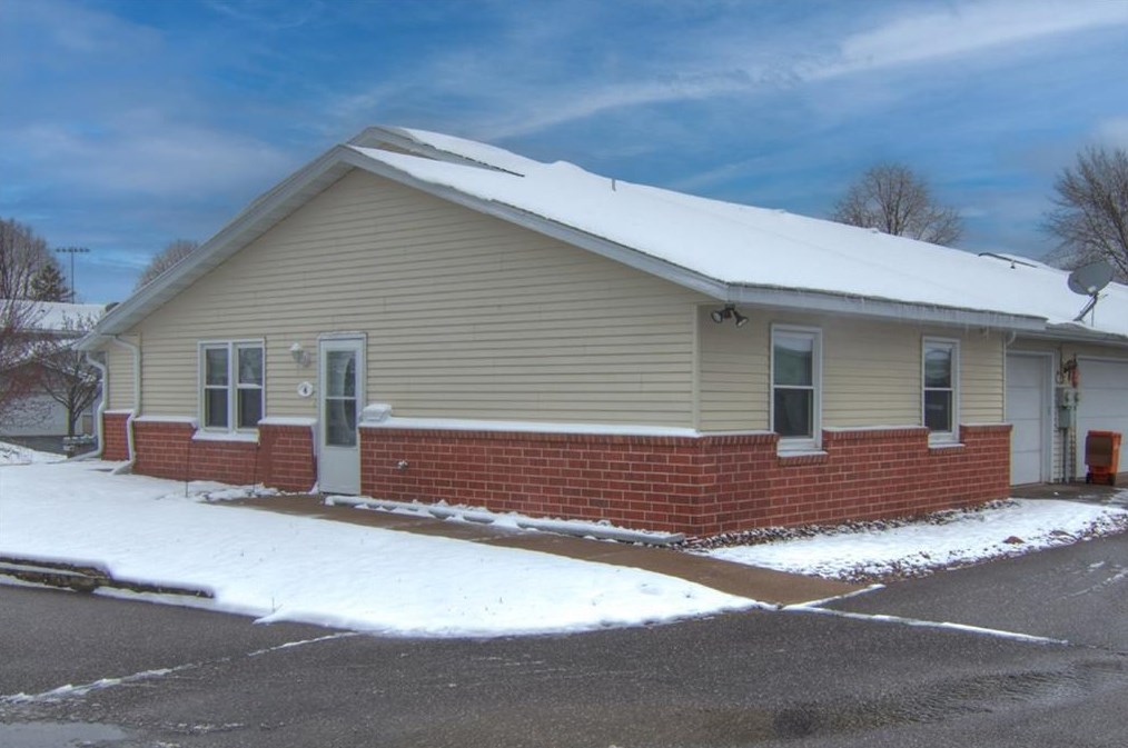 3811 Boardwalk St, Eau Claire, WI 54701-8415