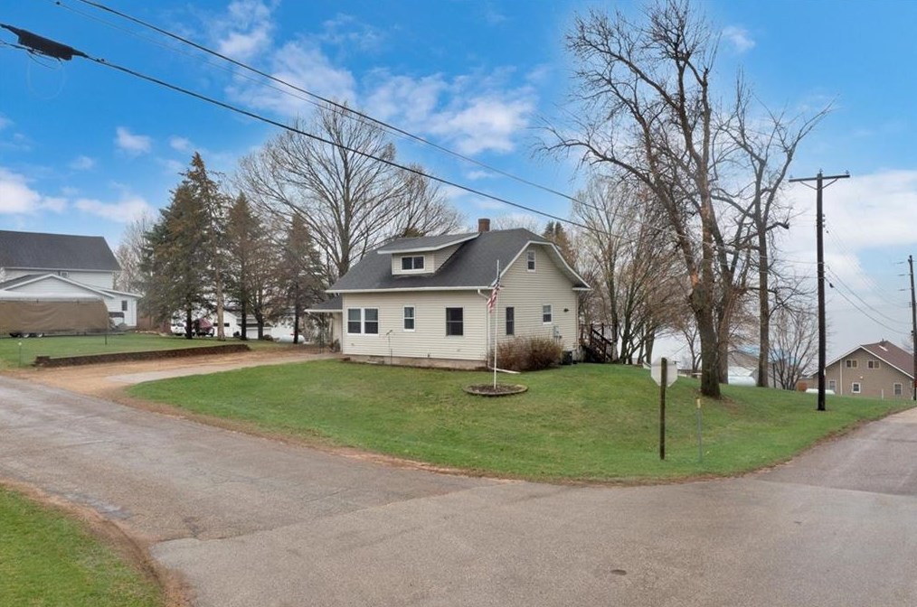 915 2nd St, Pepin, WI 54759