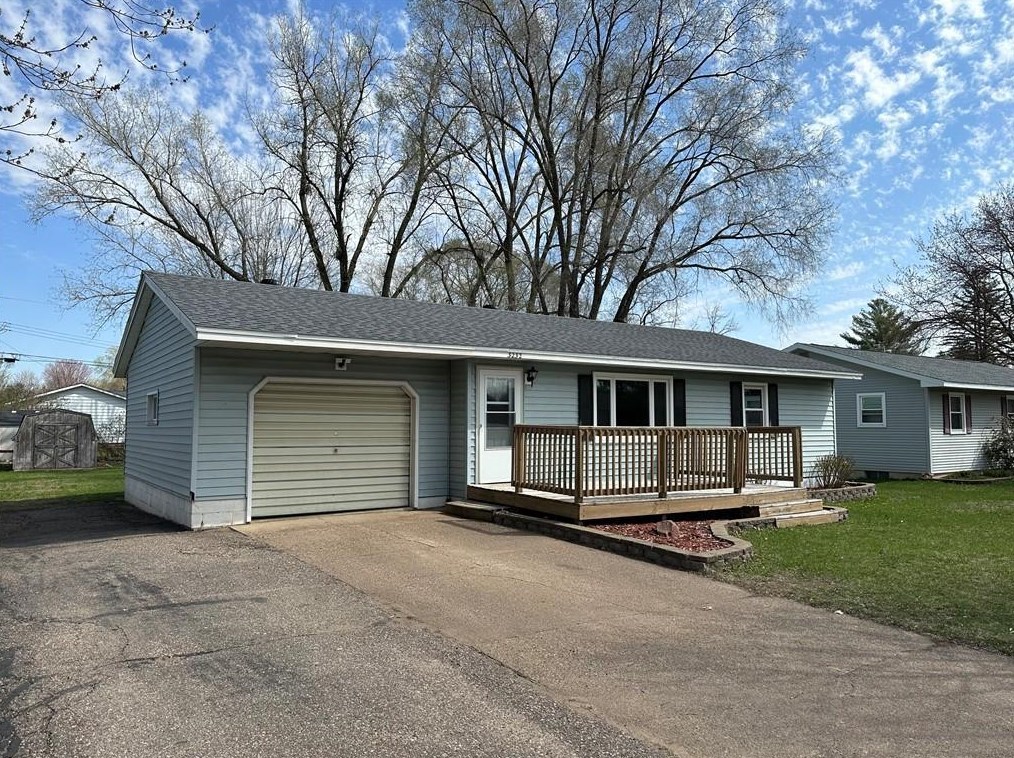 3232 Lotus St, Eau Claire, WI 54703-0436
