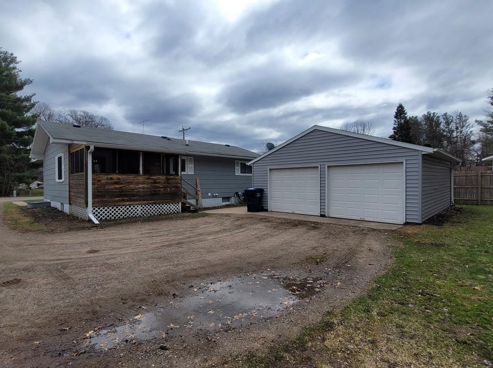 1625 8th St, Chetek, WI 54728-9127