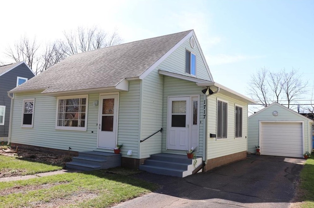 1717 Ohm Ave, Eau Claire, WI 54701