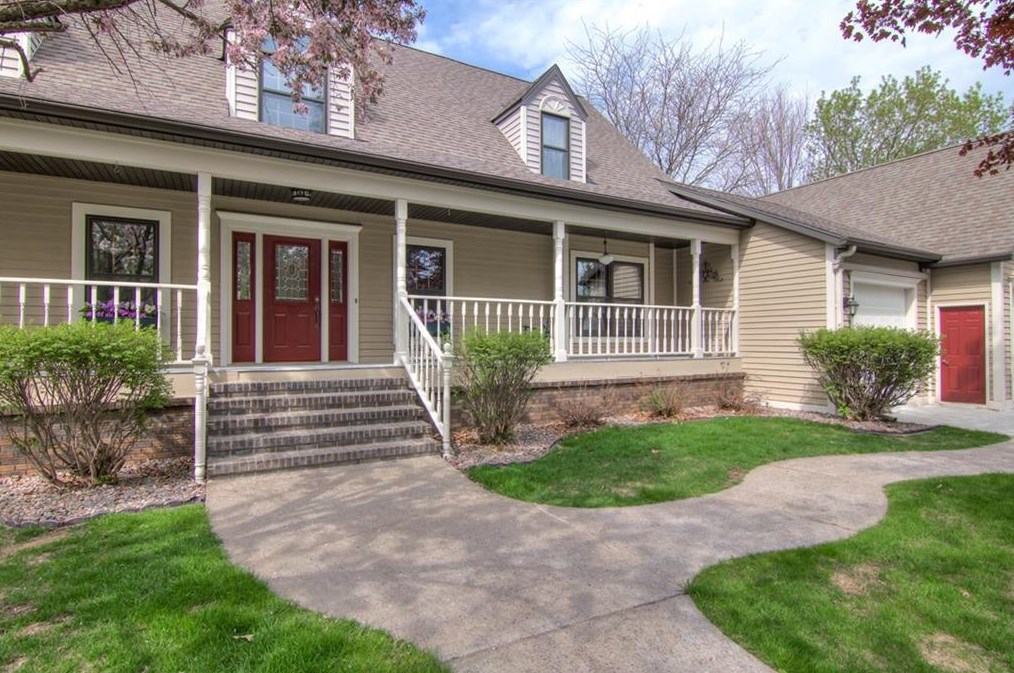 3920 Woodcrest Ct, Eau Claire, WI 54701