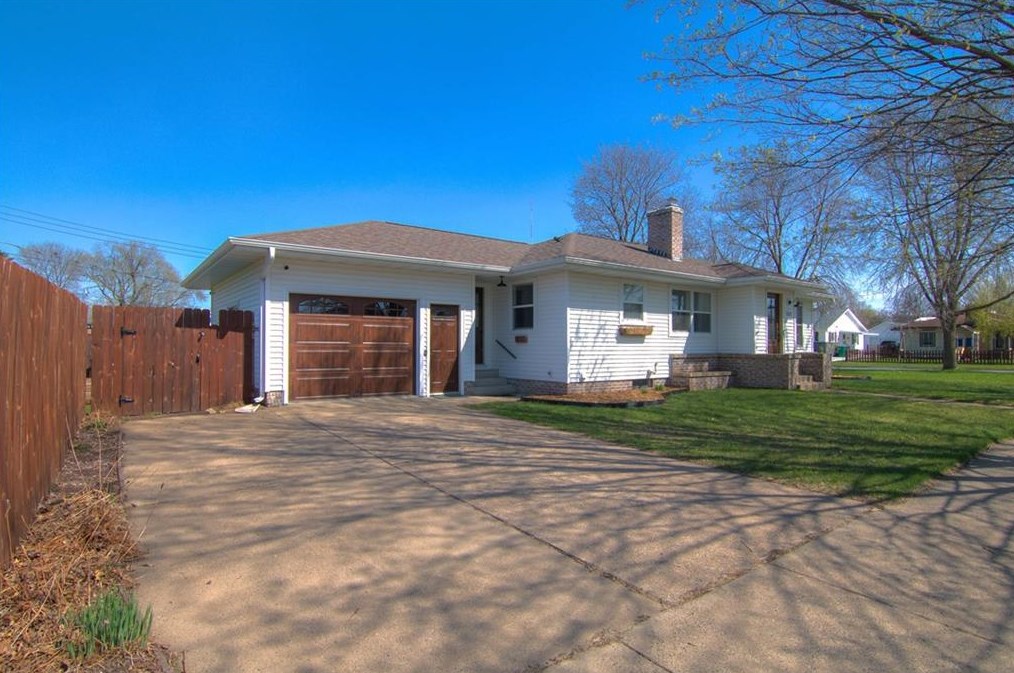1117 Agnes St, Eau Claire, WI 54701