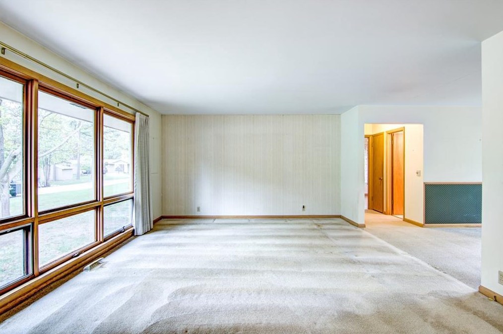 3633 Pine Pl, Eau Claire, WI 54701