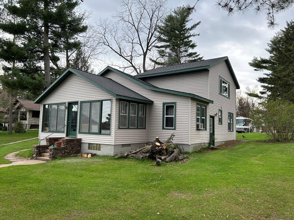 624 Lakeview Dr, Chetek, WI 54728