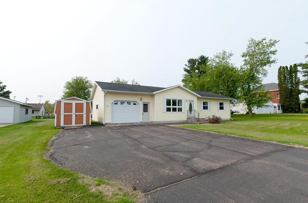 14 Golfview Ave, Poskin, WI 54812
