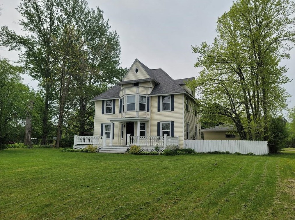 219 Lakeview Dr, Chetek, WI 54728-8614
