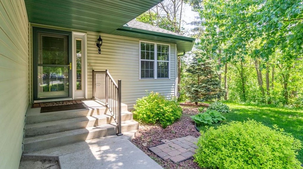 5822 Gables Pl, Eau Claire, WI 54701-8286