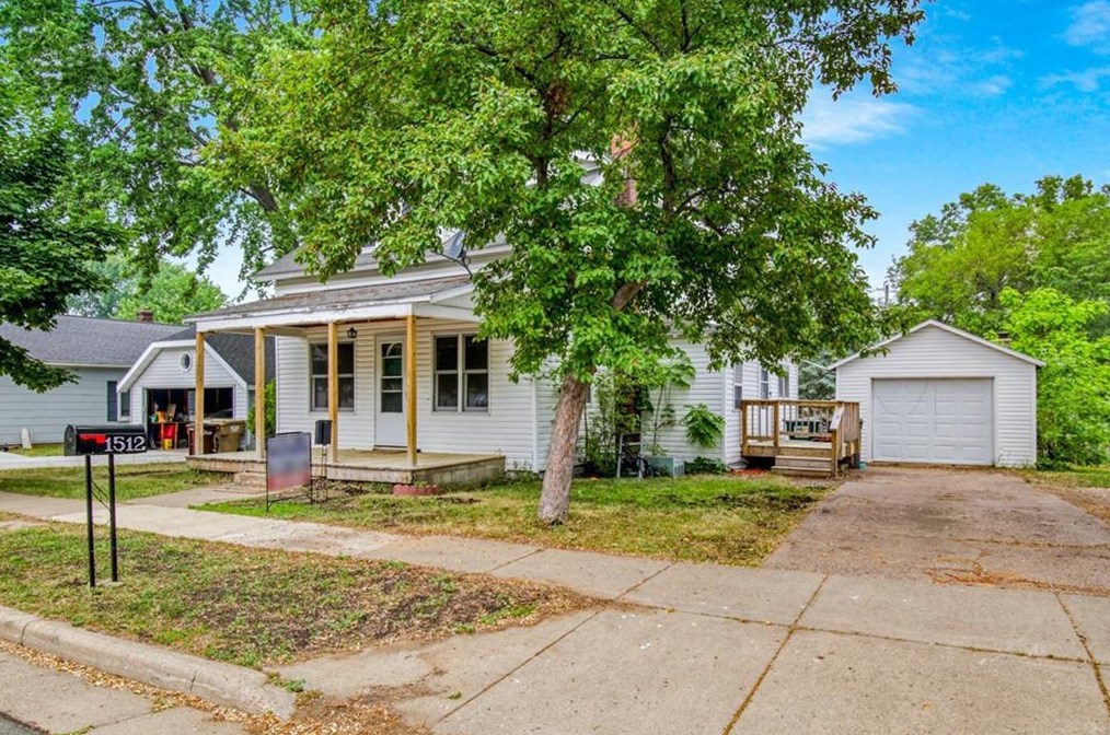 1512 Daniels Ave, Altoona, WI 54720