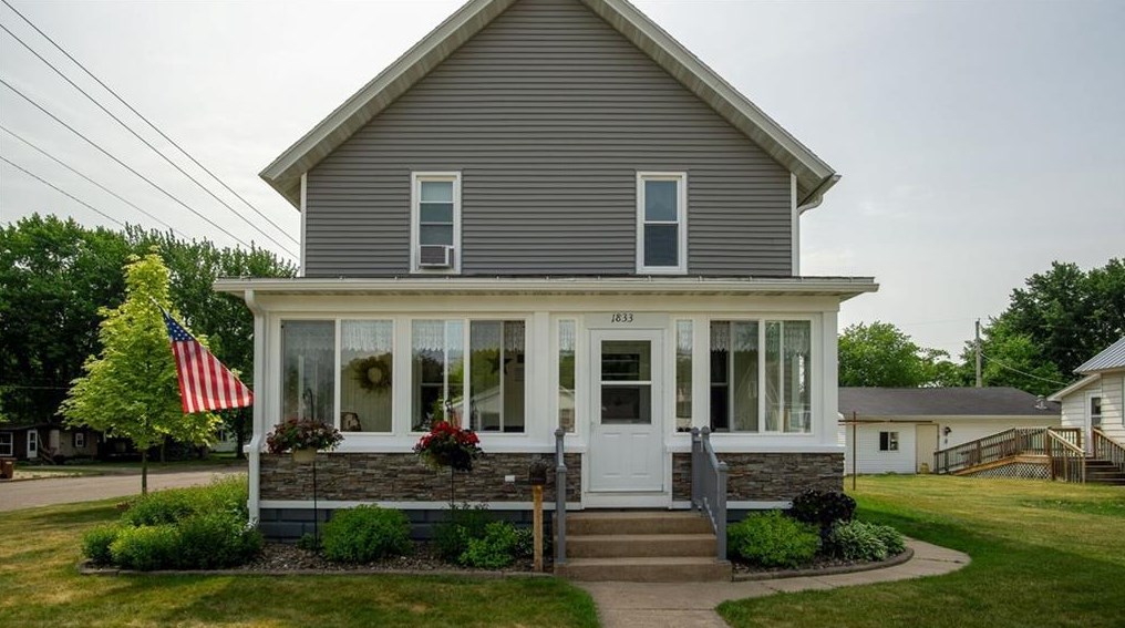 1833 Kranzfelder St, Bloomer, WI 54724