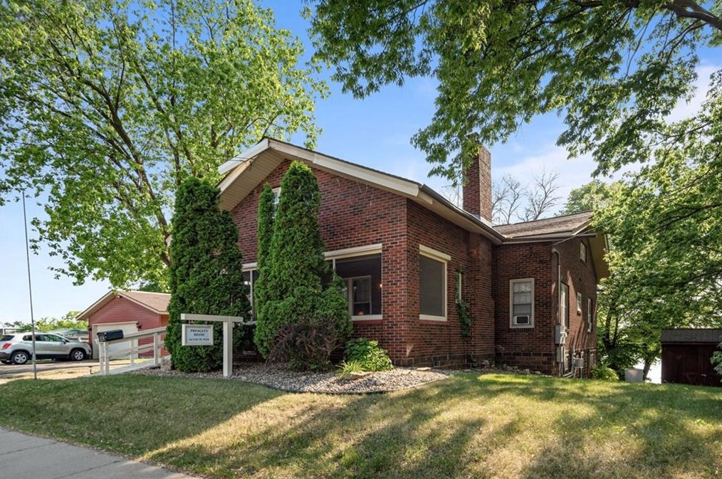 319 Lake St, Prescott, WI 54021