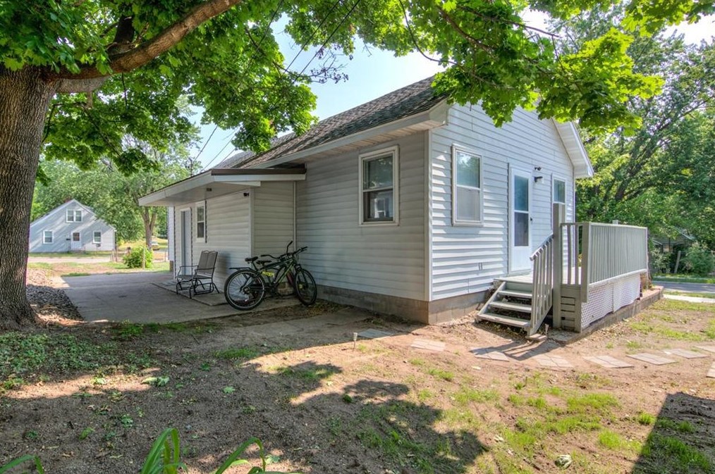 2741 Shale Ledge Rd, Eau Claire, WI 54703