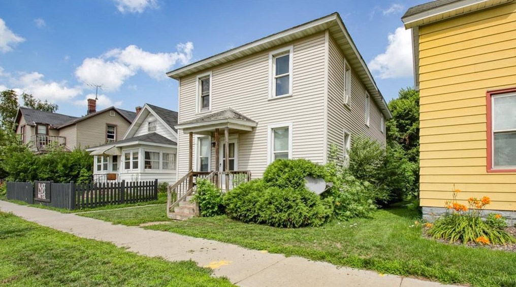 517 Forest St, Eau Claire, WI 54703-3053